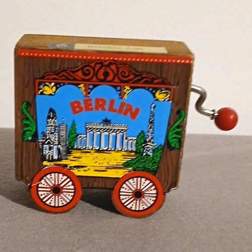 Spieldose mit handkurbel - spieldose,