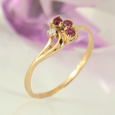 Feiner zarter Rubin Ring 585 Rotgold 14K 3 Rubine synthetisch hergestellt Gr. 54