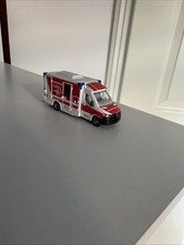SIKU Maßstab 1:50 Mercedes-Benz Sprinter Typ C Rettungswagen - Rot/Weiß (2115)