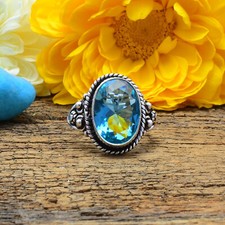 Elegant Schweizer Blau Topas