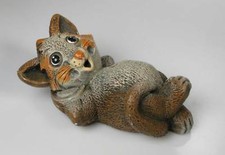 Katze Tom liegend Wolkengucker