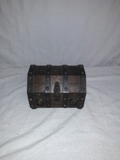 Piratenschatztruhe in braun im Schmiedeeisen Design - Größe 24/16,5