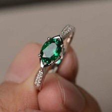 2Kt Oval Grün Diamant