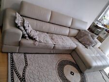 Ecksofa aus Leder, 2 ineinander gesteckte Teile: ca. 168x100 cm  + ca 110x125 cm