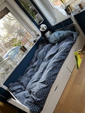 Bett mit Zwei Großen