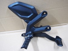 Fussraste vorne rechts +