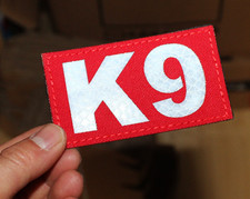 Roter K9 offizieller Klettverschluss ® Hundeführer Aufnäher Kampf MWD Militär reflektierendes Abzeichen