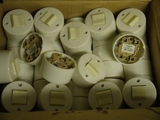 2 Lichtschalter Aufputz DDR Ein / Aus Schalter weiß rund