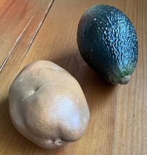 Große Shaker Rassel Avocado und Kartoffelshaker Percussion Musiktherapie Impro