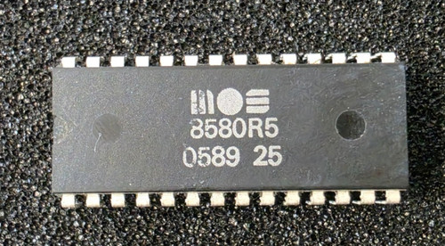 Mos 8580 commodore - (0589),