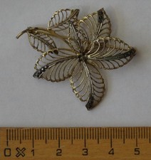 Antike Brosche Anstecknadel stilisiertes Blatt Blüte verm. vergoldet mit Strass