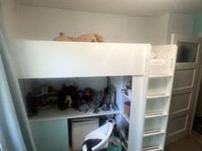 Hochbett Mit Leiter , Schreibtisch & Integrierten Schrank