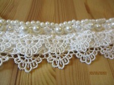 1 Kragen mit Perlen und/oder