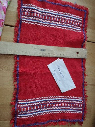 Zierdeckchen rot bestickt 39 - zierdeckchen,, bestickt,