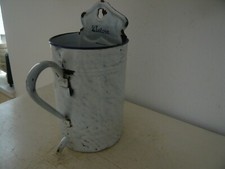 Alter Emaille Irrigator Wandbehälter „2Litres“ Shabby Frankreich Weiss Blau Deko