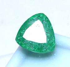 Natürliches Grün Smaragd May