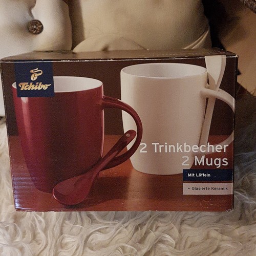 Zwei kaffeebecher mit löffel - zwei,