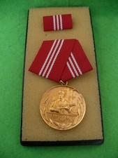 DDR Auszeichnung Orden Treue Dienste MdI NVA Kampfgruppe Stasi Gold