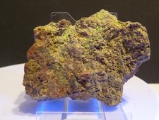 Autunit mit Bismutit in Granit