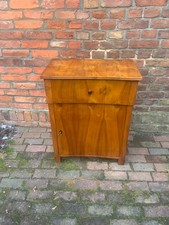 Biedermeier Halbschrank konkav in Kirschbaum um 1820