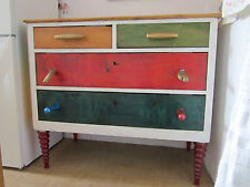 Kommode Vintage Kommode Künstler Kommode auf Glasfüßen, rote Glasfüße