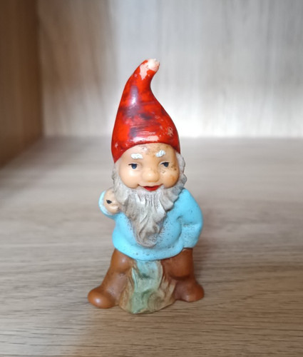 Schöner kleiner gartenzwerg - schöner,