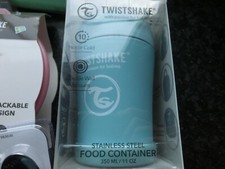 Konvolut Twistshake 1.Lätzchen 2.Foodcontainer 3. Schale + Deckel 4. Lernbesteck