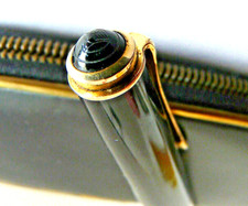 Pelikan Füller 400 NN grün / schwarz  gestreift  + Pelikan-Etui schwarz # (999)