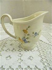 Weimar Porzellan Feodora Milchkännchen Blumen gelb blau Streublümchen elfenbein
