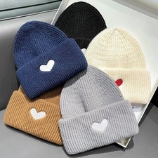 Warme wintermütze mit herz - wintermütze,