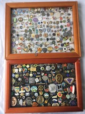 Konvolut 337 Stk.  Abzeichen Anstecknadel Pins usw.