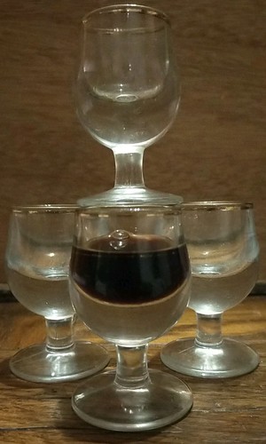 Alte bistrogläser mit - 4,