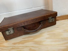 alter  Koffer ,uralt!