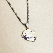 Halskette mit Kopf Anhänger