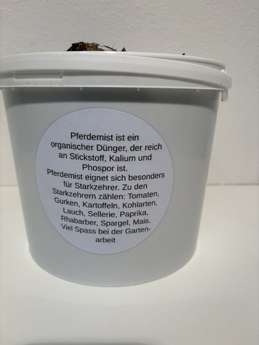 Pferdemist abgelagert - , /