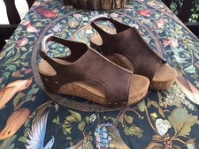Stylische Plateau Sandalen Peeptoe Vintage-braun  40/41 Nieten Korkabsatz