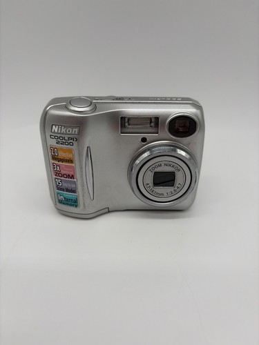 Nikon coolpix 2200 - nikon,