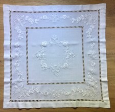 Mitteldecke Weißstickerei mit