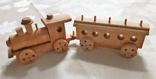 niedliche Eisenbahn aus Holz