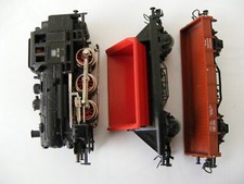 Märklin Lokomotive 89006 und 2 Anhänger (siehe Foto)