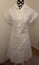 Weißes figurbetontes Schwesternkleid Krankenschwester Kittel