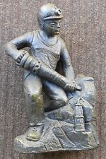 Bergmann Bergbau Zeche Pütt, Figur Bergmann mit Abbauhammer und Grubenlampe