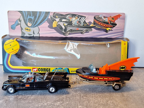 Corgi batmobile mit batboat - mit,