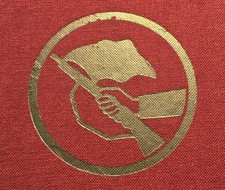 DDR Ehrenurkunde SED Kampfgruppen 20 Jahre rote Mappe mit 18 Schwarzweißfotos