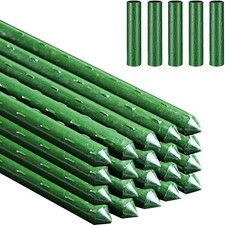 Grüne Gartenpflanzenpfähle