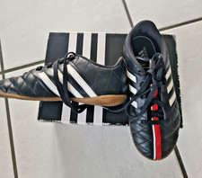 Hallensportschuhe von adidas