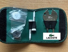 Lacoste Golf Set – edles Lederetui mit Logo-Tees, Ballmarkern & Pitchgabel Eisen