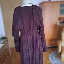 COS Plissee-Kleid bordeaux