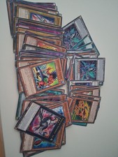 Über 70 Yo Gi Oh Karten in
