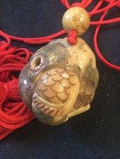 Netsuke   bemalt verschiedene Motive Signiert Miniatur Schnitzerei